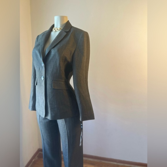 New NWT Tahari Grey Women’s 2-Piece Suit Set - Picture 2 of 4
